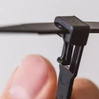 Oldható gyorskötözők - nyitható, újrafelhasználható kábelkötegelők